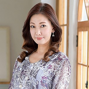 42歳京美人妻の禁断セックス解禁！無毛マ○コから溢れ出す中出し汁がたまらない…